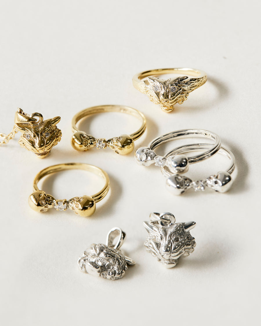 The White Sapphire Kissing Skull Ring in Gold