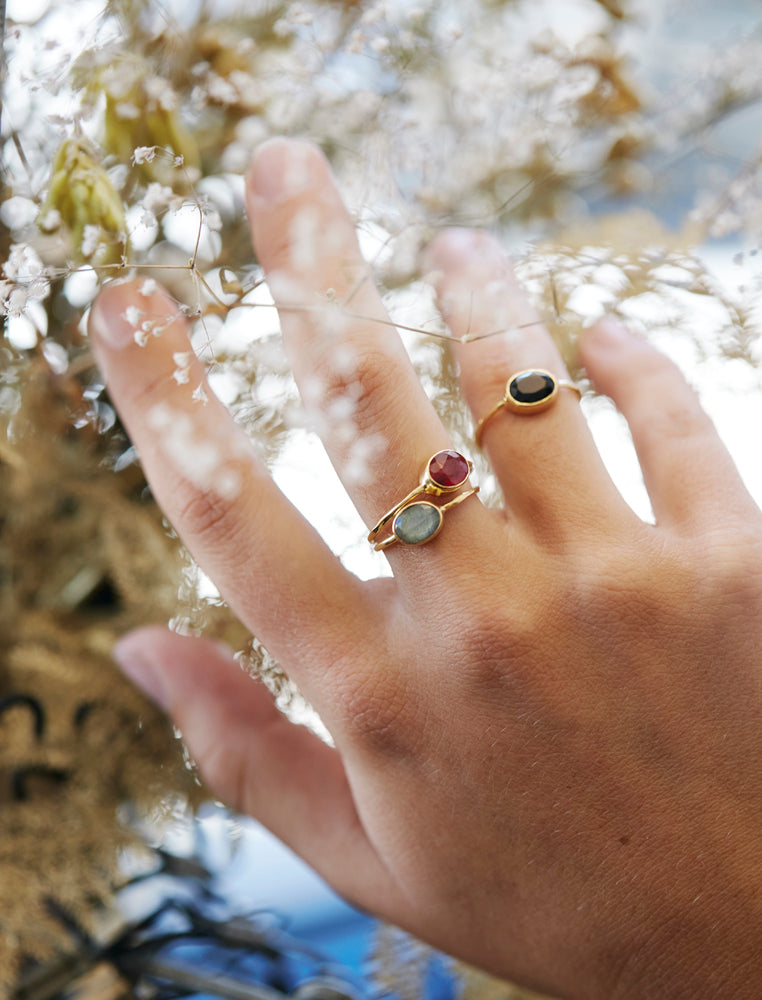 Black oval online stone ring