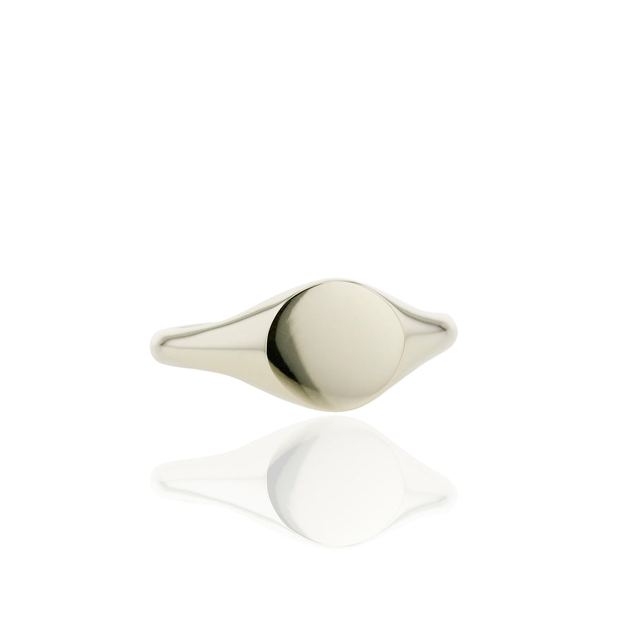 The Petite Round Signet Ring in 9KT Gold