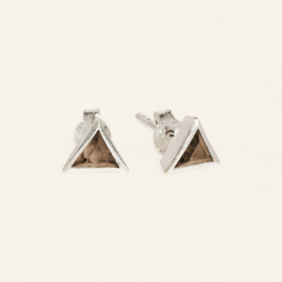 THE SUMMER TRIANGULAR STUDS IN SILVER