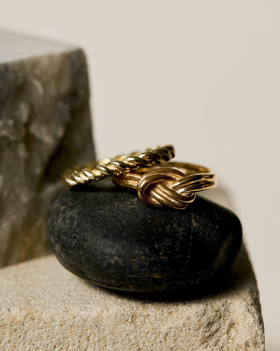 The Double Knot Ring