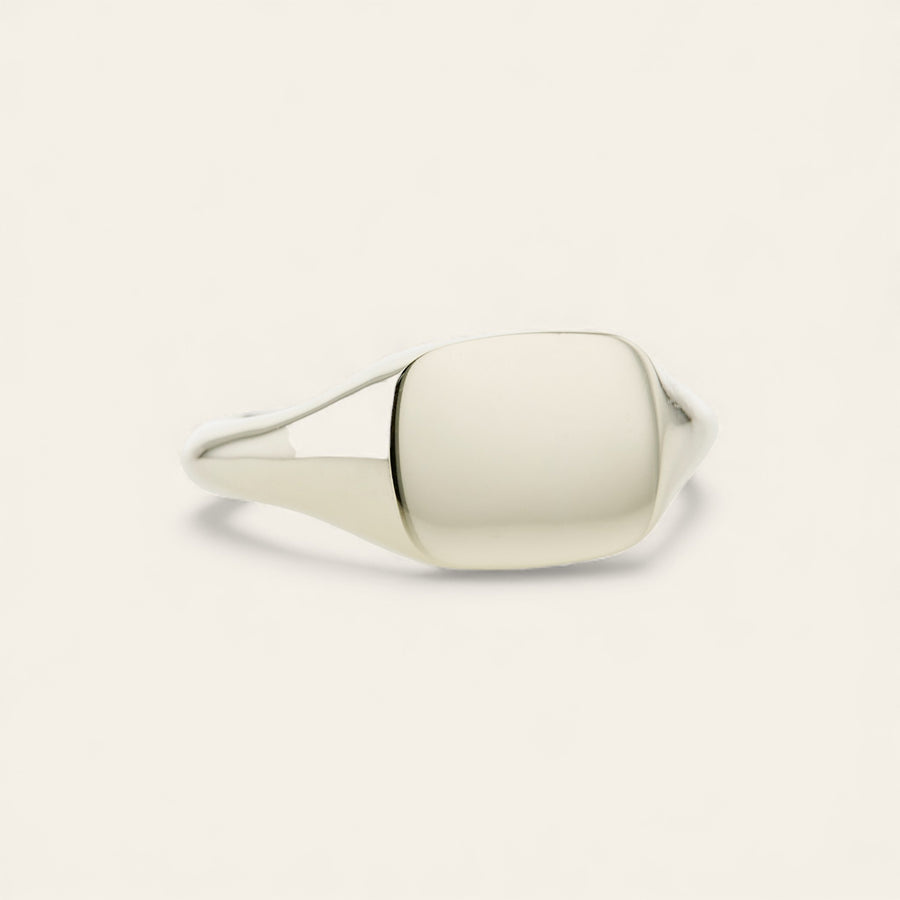 The Men's Cushion Signet Ring in 9kt Gold