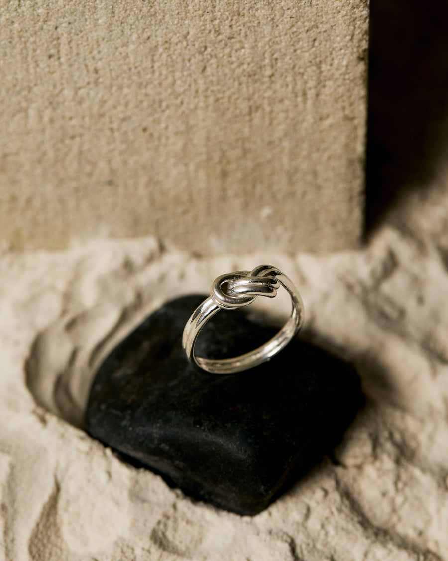 The Double Knot Ring