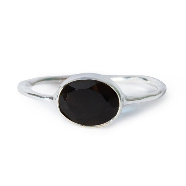 The Oval Stone Ring in Silver – Black Betty Design