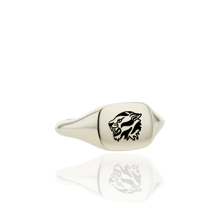 The Tiger's Chunky Signet Ring in Gold