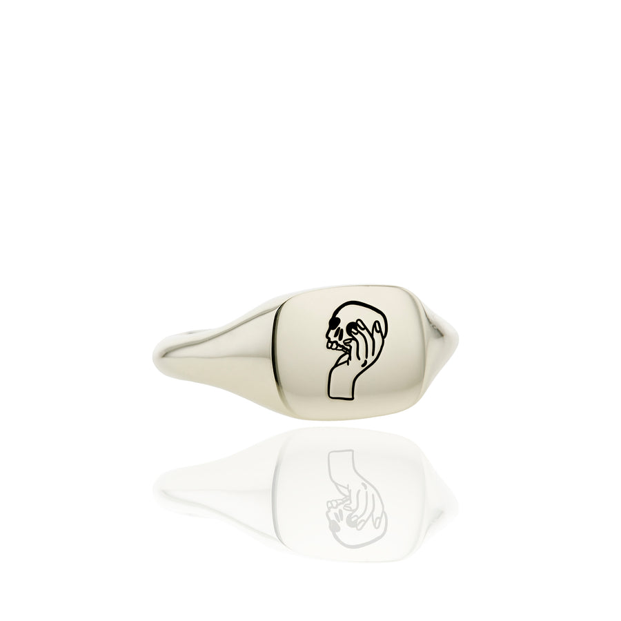 The Soliloquy's Chunky Signet Ring in Gold