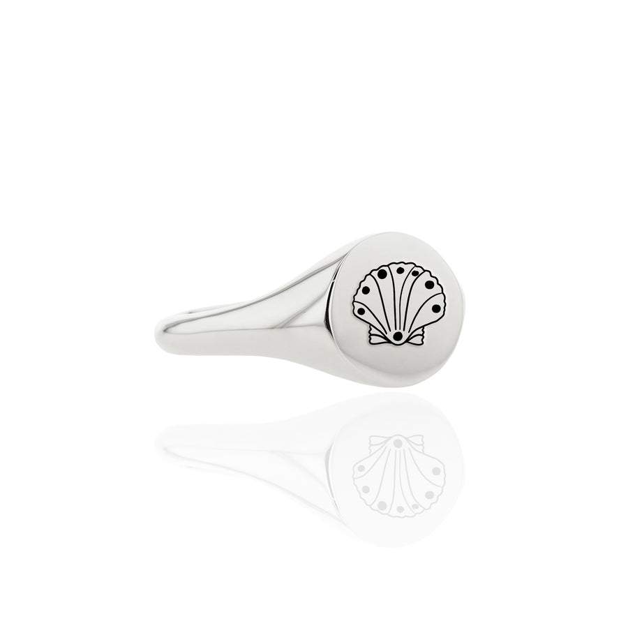 The Scallop's Chunky Signet Ring in Silver