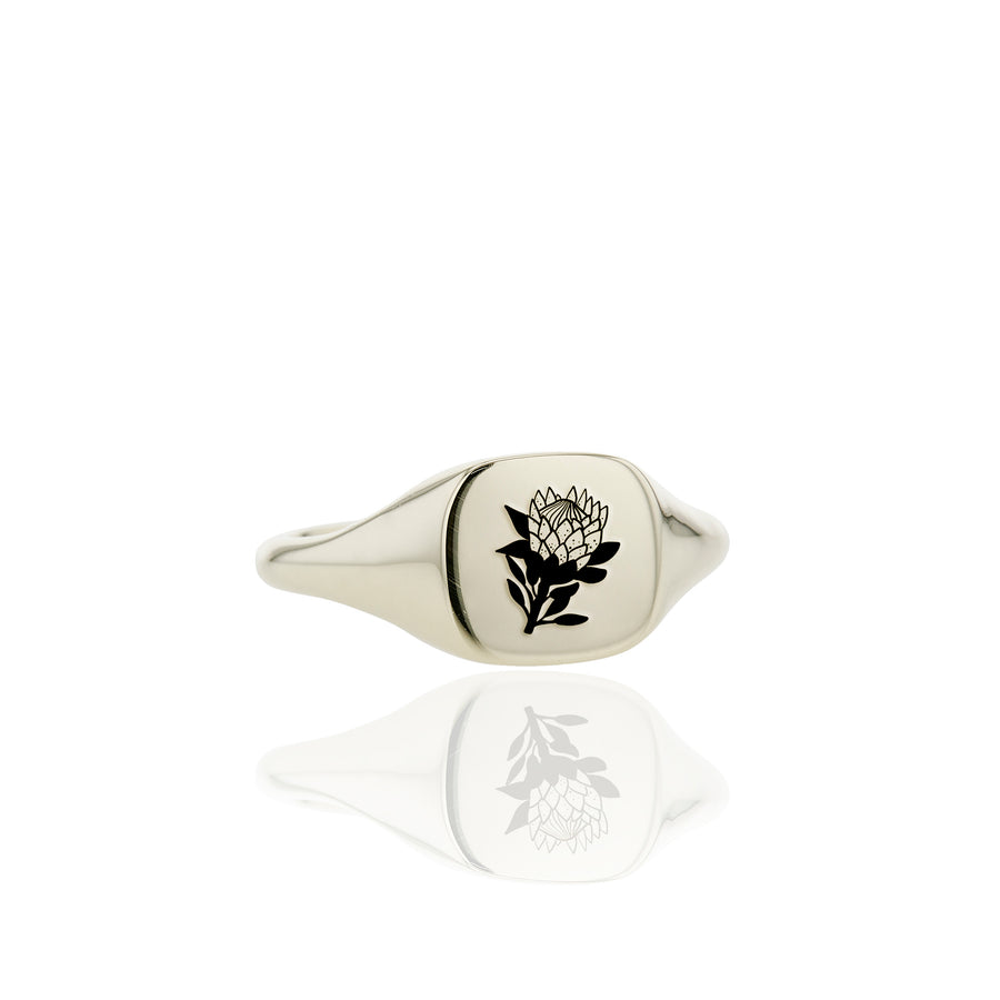 The Protea's Slim Signet Ring in Gold