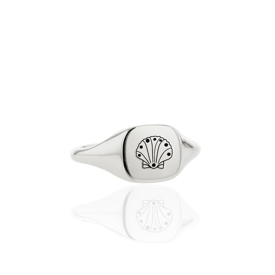 The Scallop's Slim Signet Ring in Silver