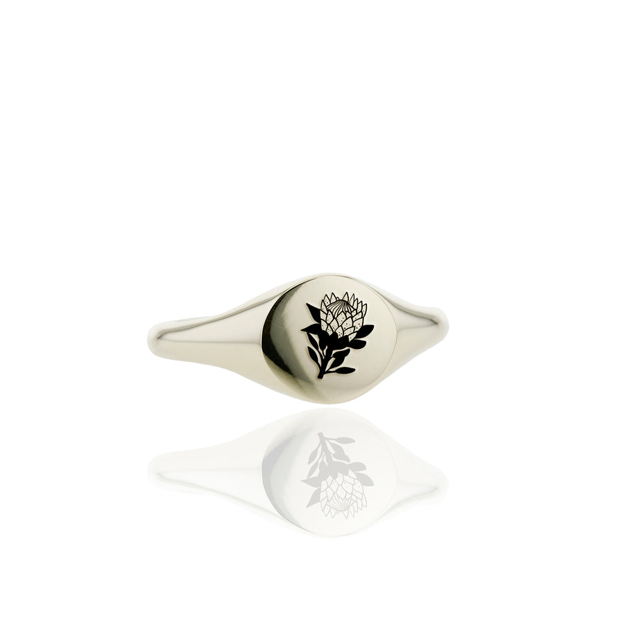 The Protea's Slim Signet Ring in Gold