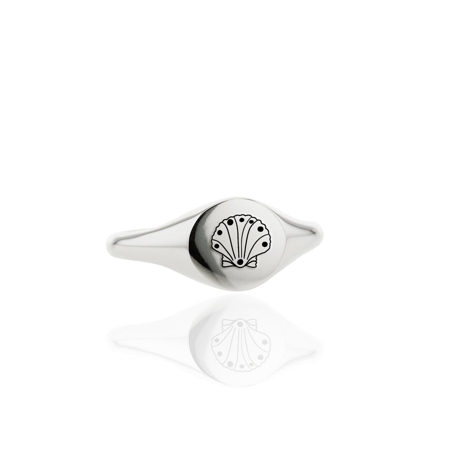 The Scallop's Slim Signet Ring in Silver